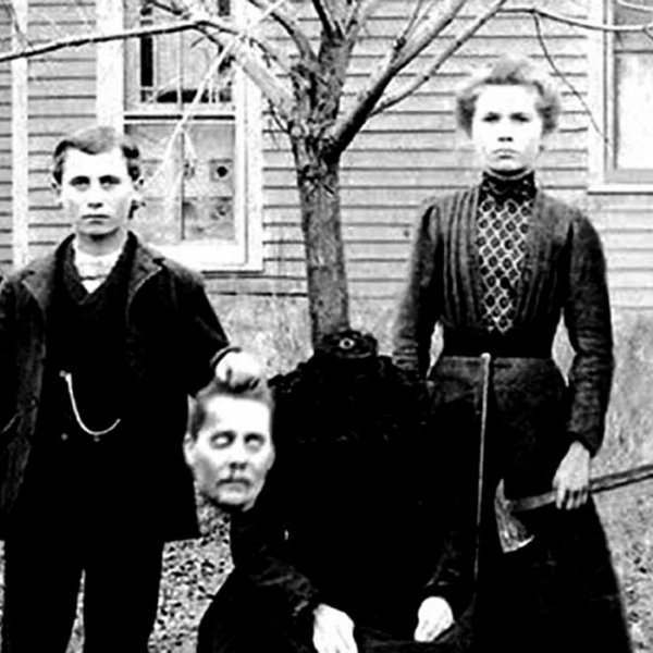 The Buckley Family picture of the beheaded Mother