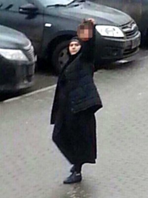 Russia: woman in burka holding severed head of child